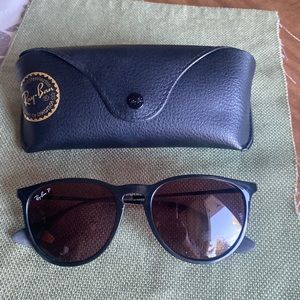 Ray-Ban Women’s Erika Polarized sunglasses black frame and violet mirror lenses